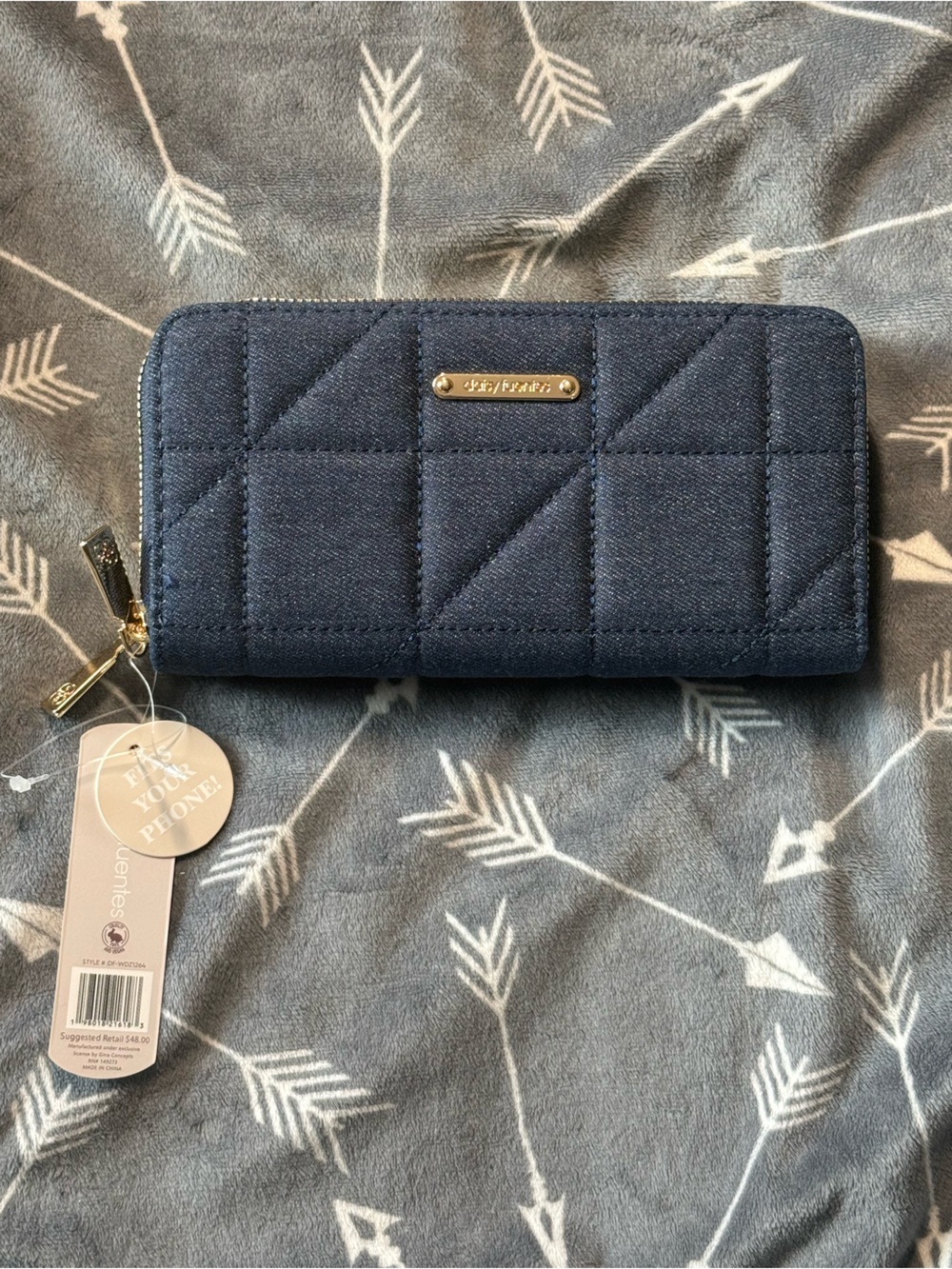 NWT Daisy Fuentes Quilted Denim Zip Wallet - Navy